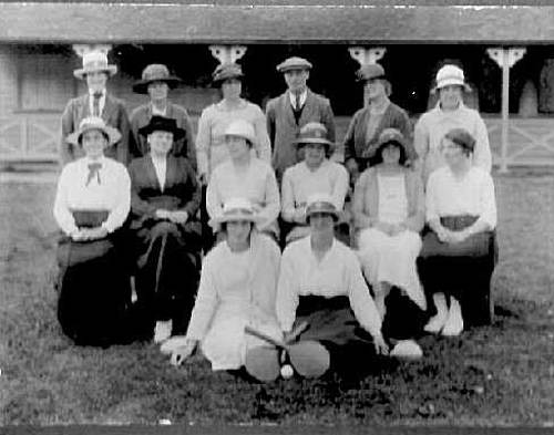 Hailsham Ladies Stoolball team (or possibly Lewes), probably in the early 20s